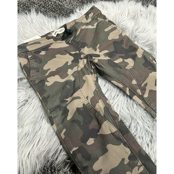 Dopple Warp + Weft Arn Stockholm Jogger Green Camo Pants Boys Size 6T (MSRP $35) - Picture 2 of 3